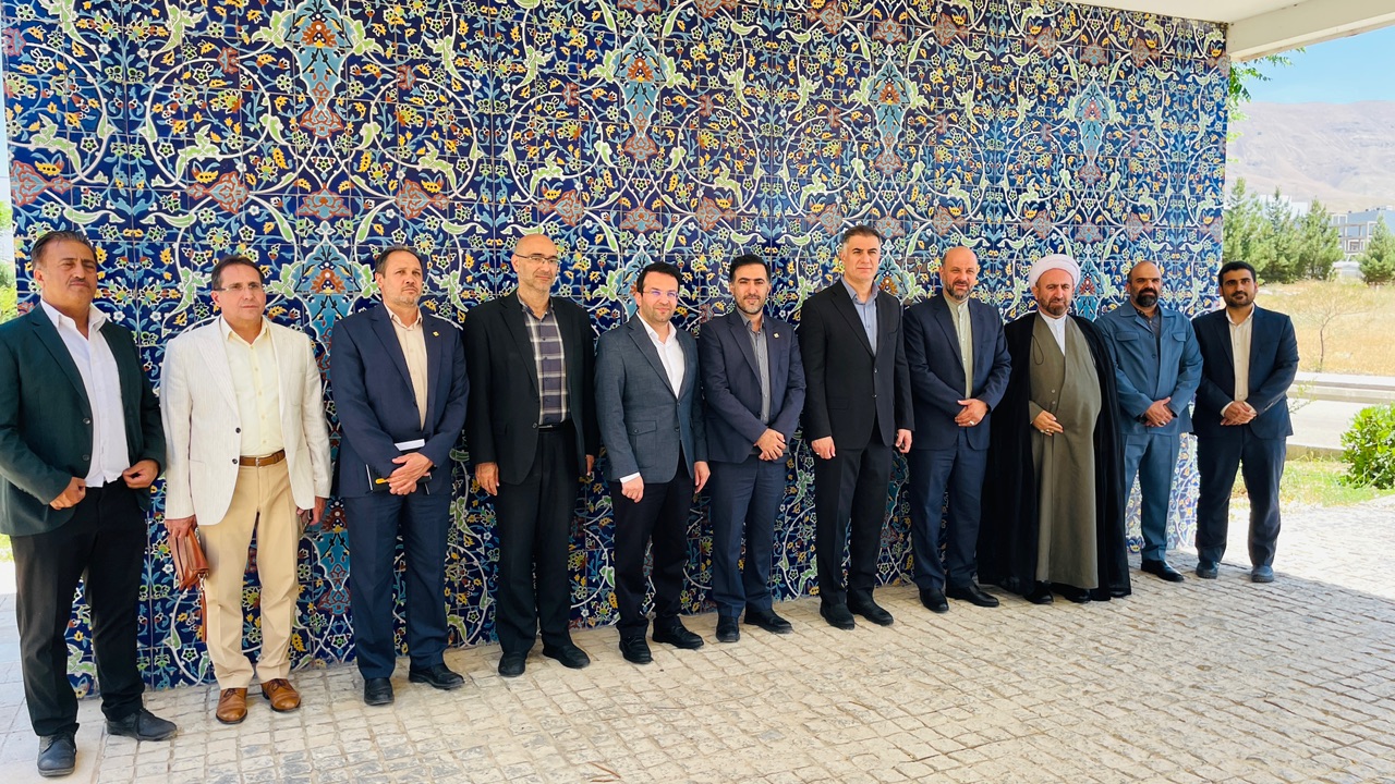 بازدید مدیرعامل شرکت شهرک‌های صنعتی استان البرز از شهرک دارویی برکت  